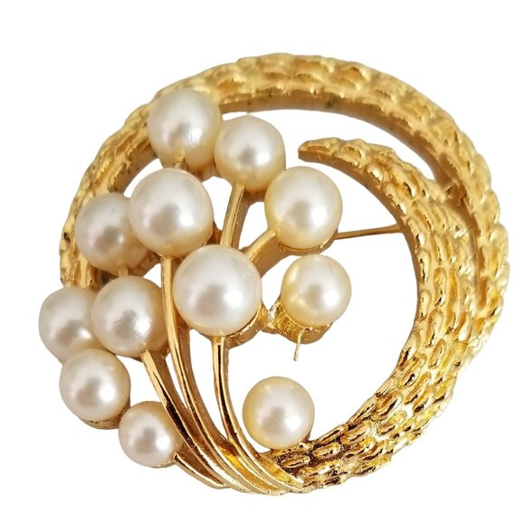 Trifari Crown Over T Gold Tone Textured Spiral Round Faux Pearl Brooch, M434 - Picture 2 of 9